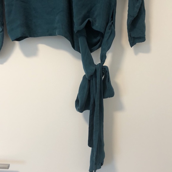 Norte Cies Wrap Top - Picture 3 of 4